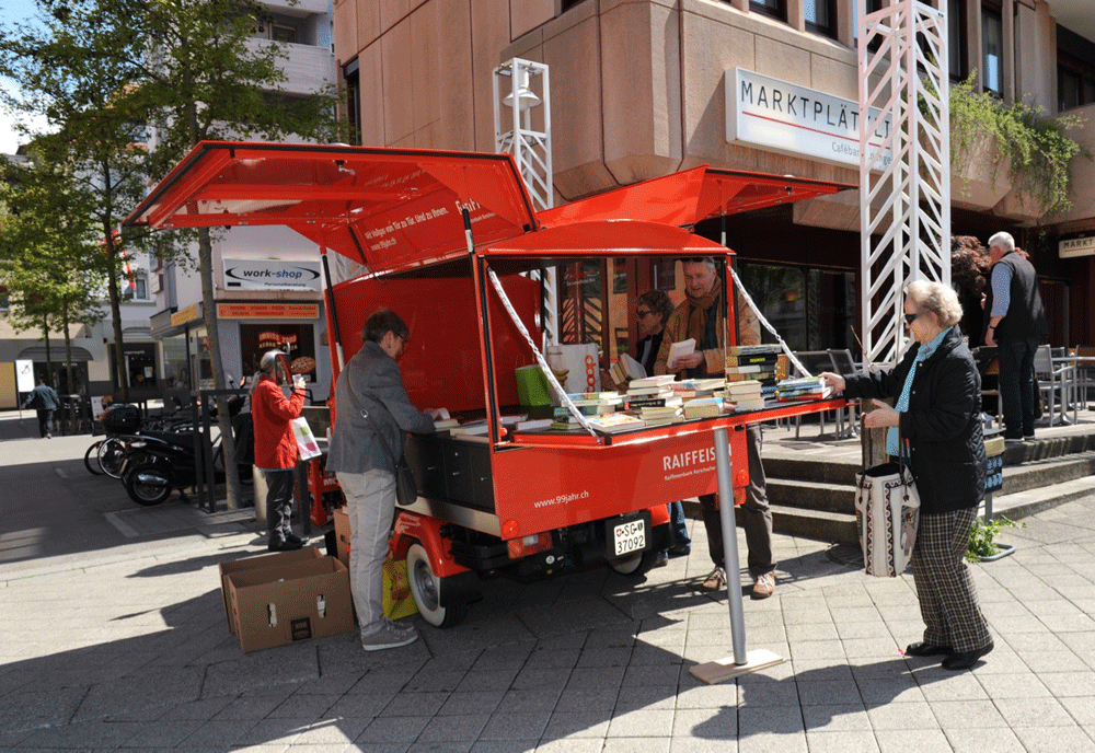 Mosaik Agentur Jubiläumsanlass für die Raiffeisenbank Büchersammelaktion